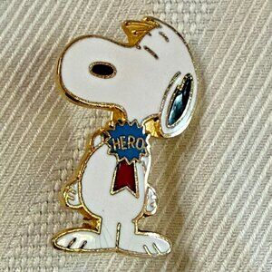 Vintage Peanuts Snoopy Collectible Enamel pin / Snoopy the hero